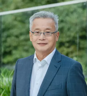 Robert Q Lee, Vancouver, Real Estate Agent